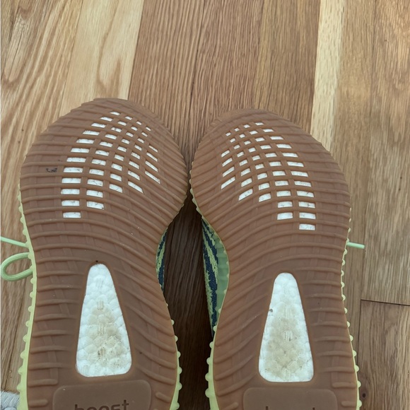Adidas Yeezy Boost 350 - Picture 8 of 17